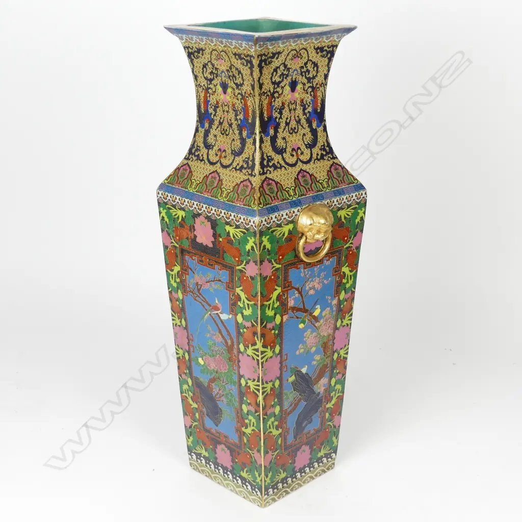 A Chinese porcelain vase Image 1++