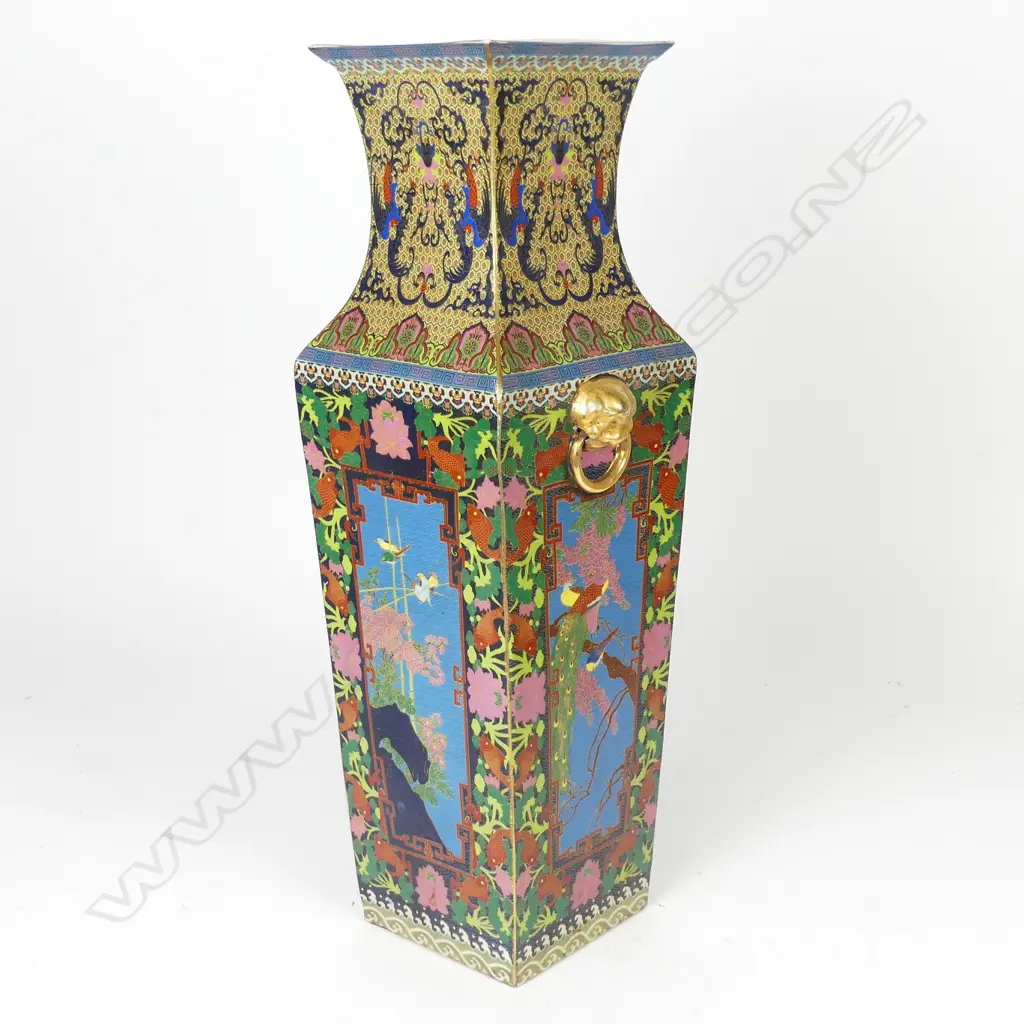 A Chinese porcelain vase Image 1++