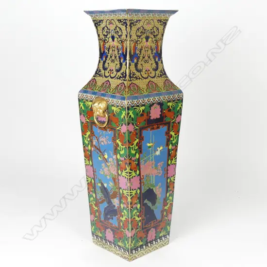 A Chinese porcelain vase