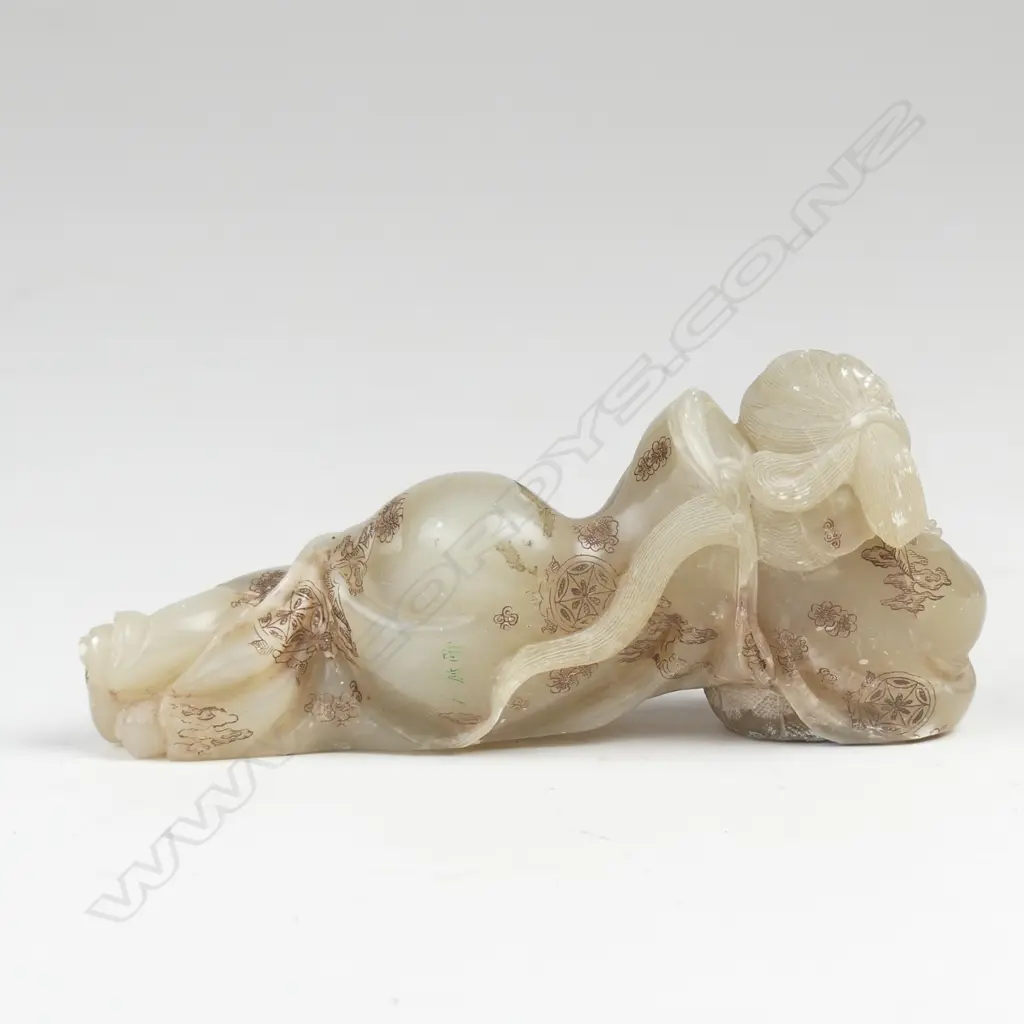 A Chinese carved jade reclining figure of a woman Image 1++