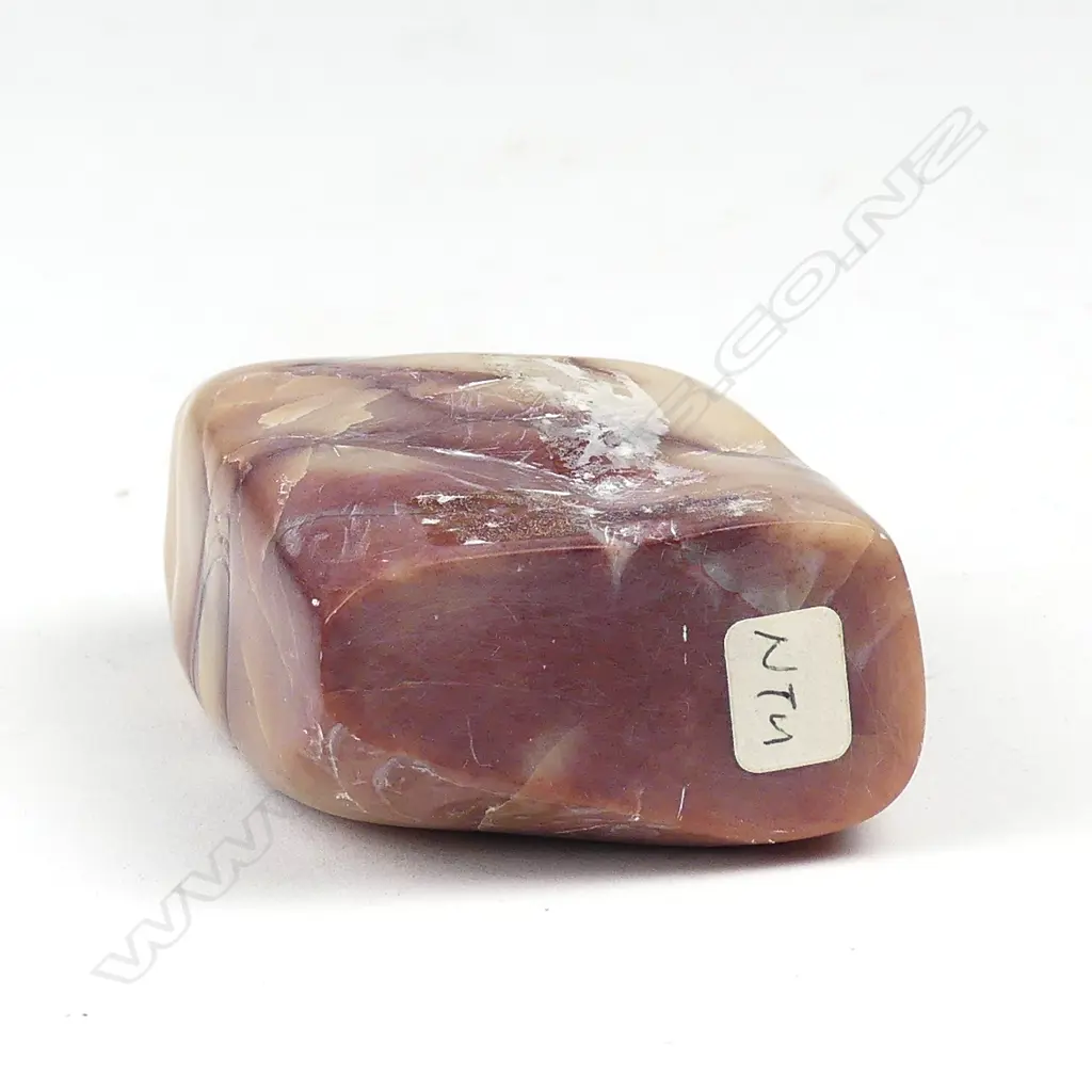 An uncarved hardstone seal Image 1++