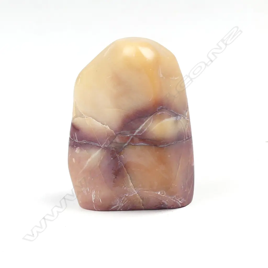 An uncarved hardstone seal Image 1++