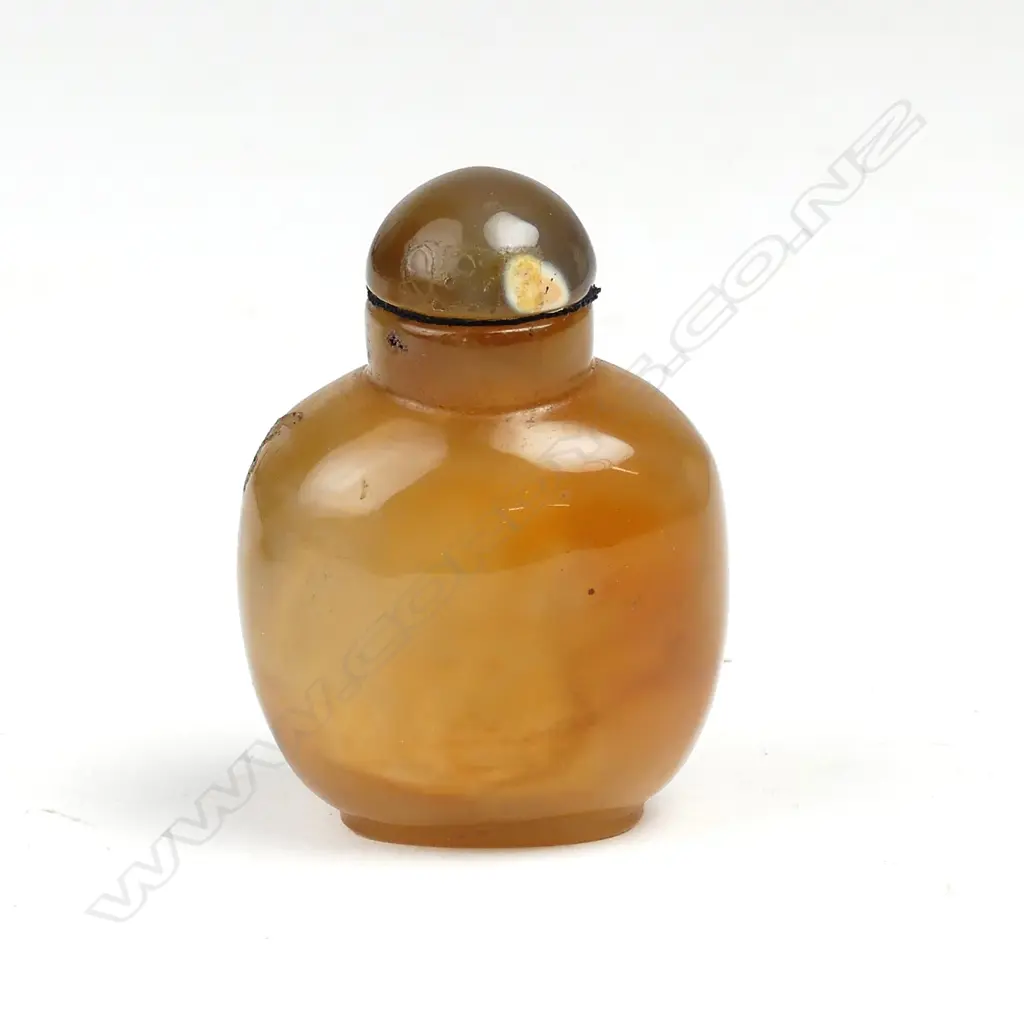 An agate snuff bottle Image 1++