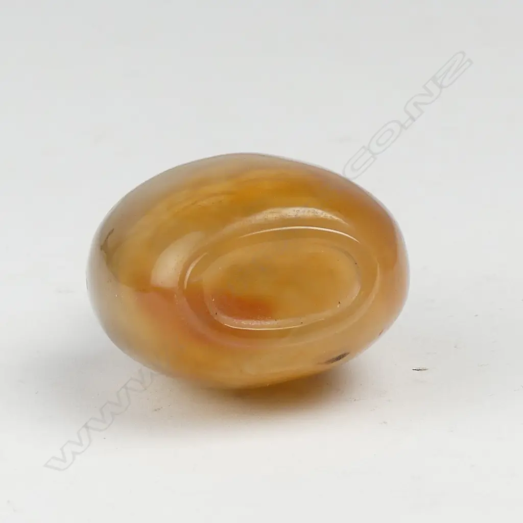 An agate snuff bottle Image 1++