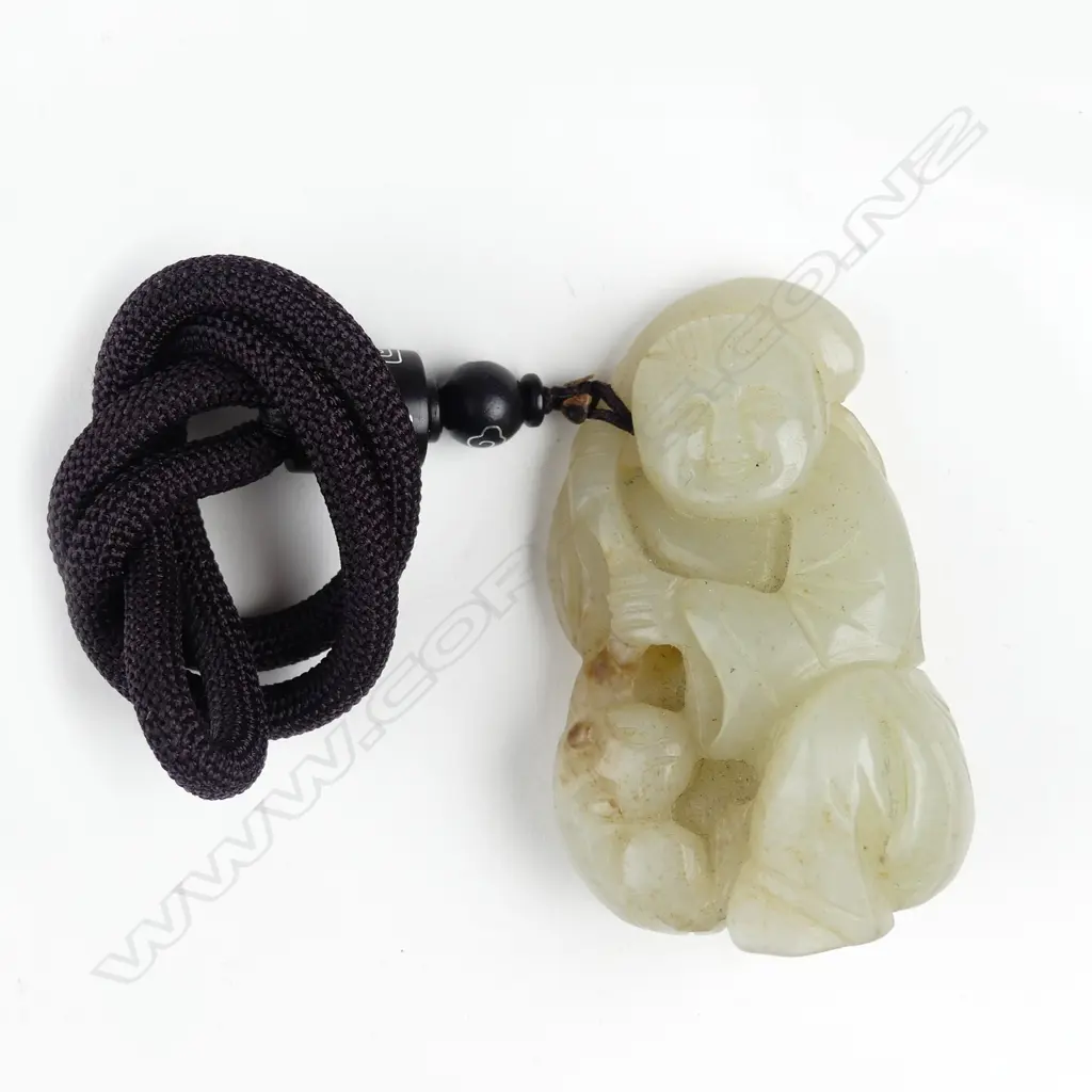 A Chinese jade small figure of a boy Image 1++