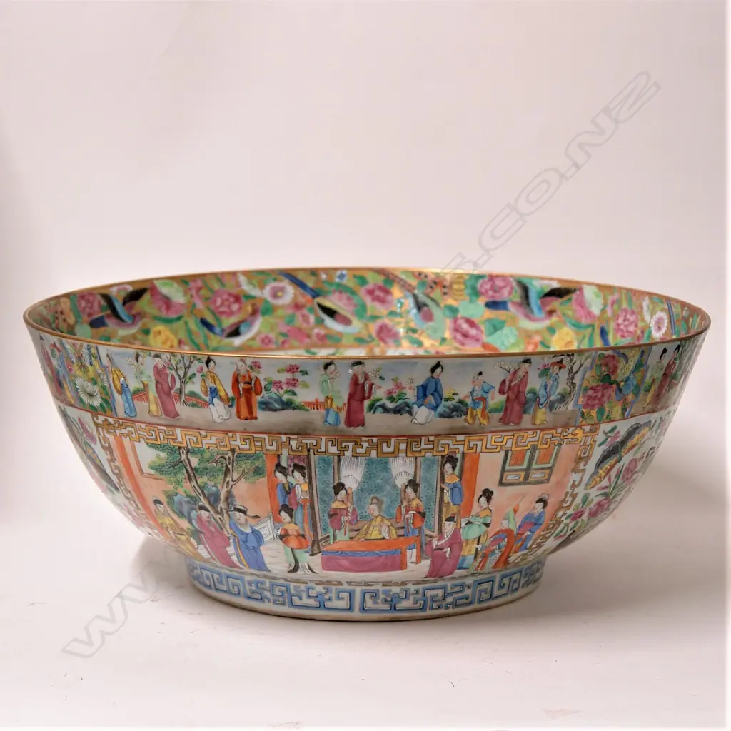 A large and impressive 18th/19thC Canton famille rose porcelain punch bowl Image 1++