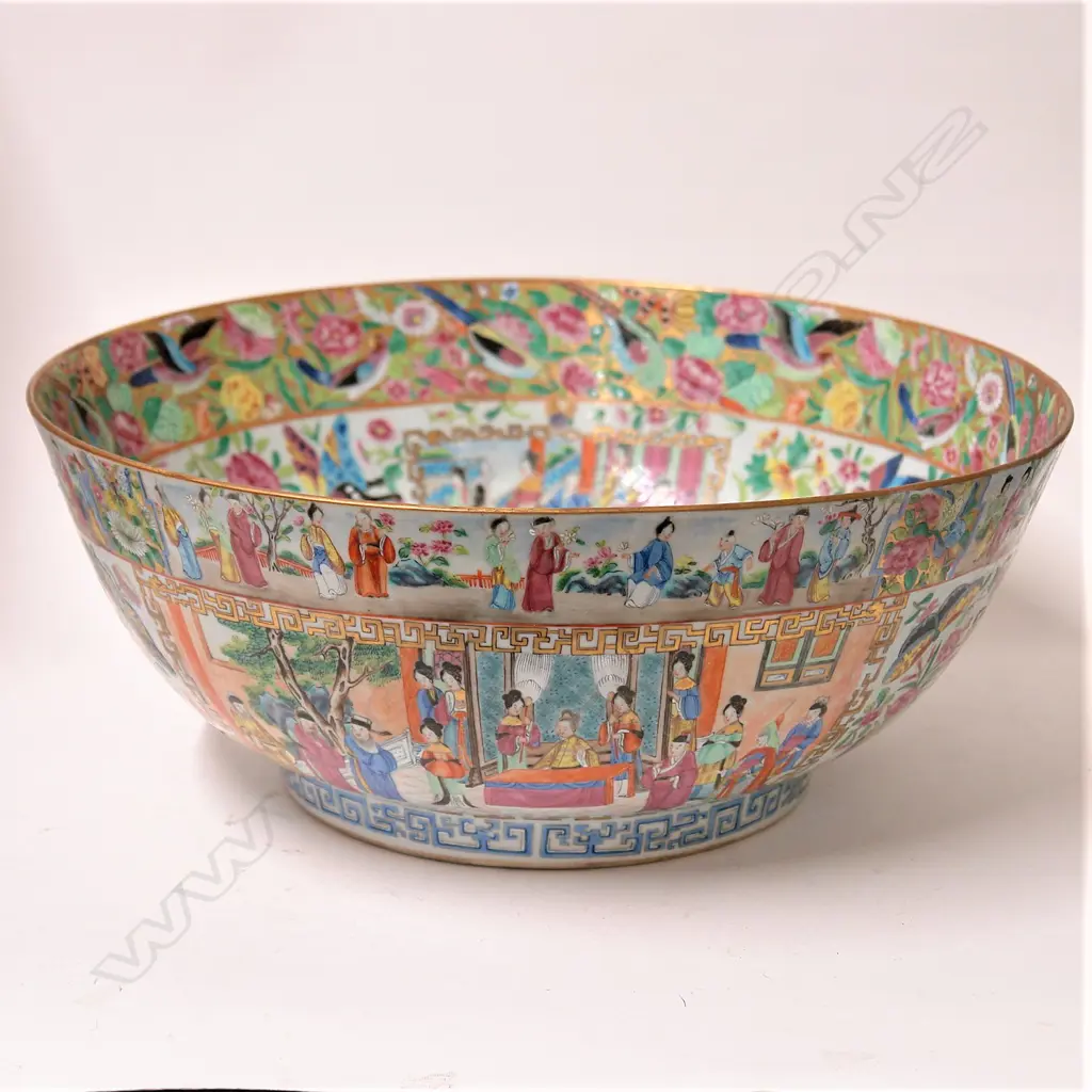A large and impressive 18th/19thC Canton famille rose porcelain punch bowl Image 1++