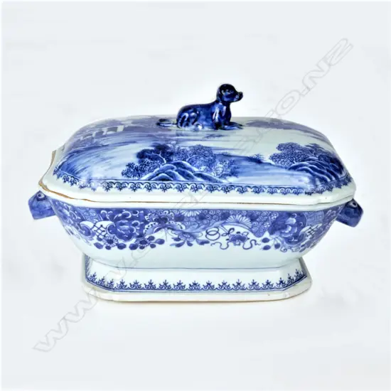 An 18thC Chinese export blue and white porcelain two-handled tureen