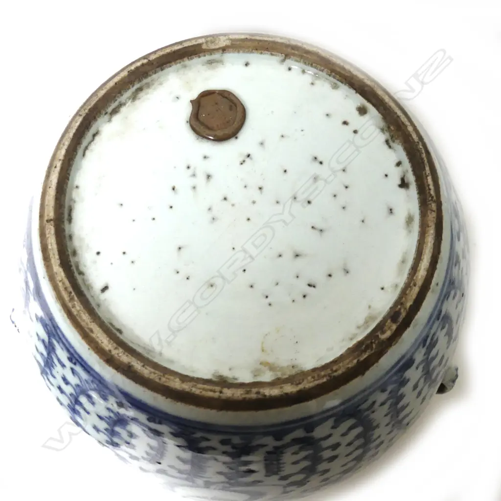 A Chinese blue and white porcelain large lidded jar Image 1++