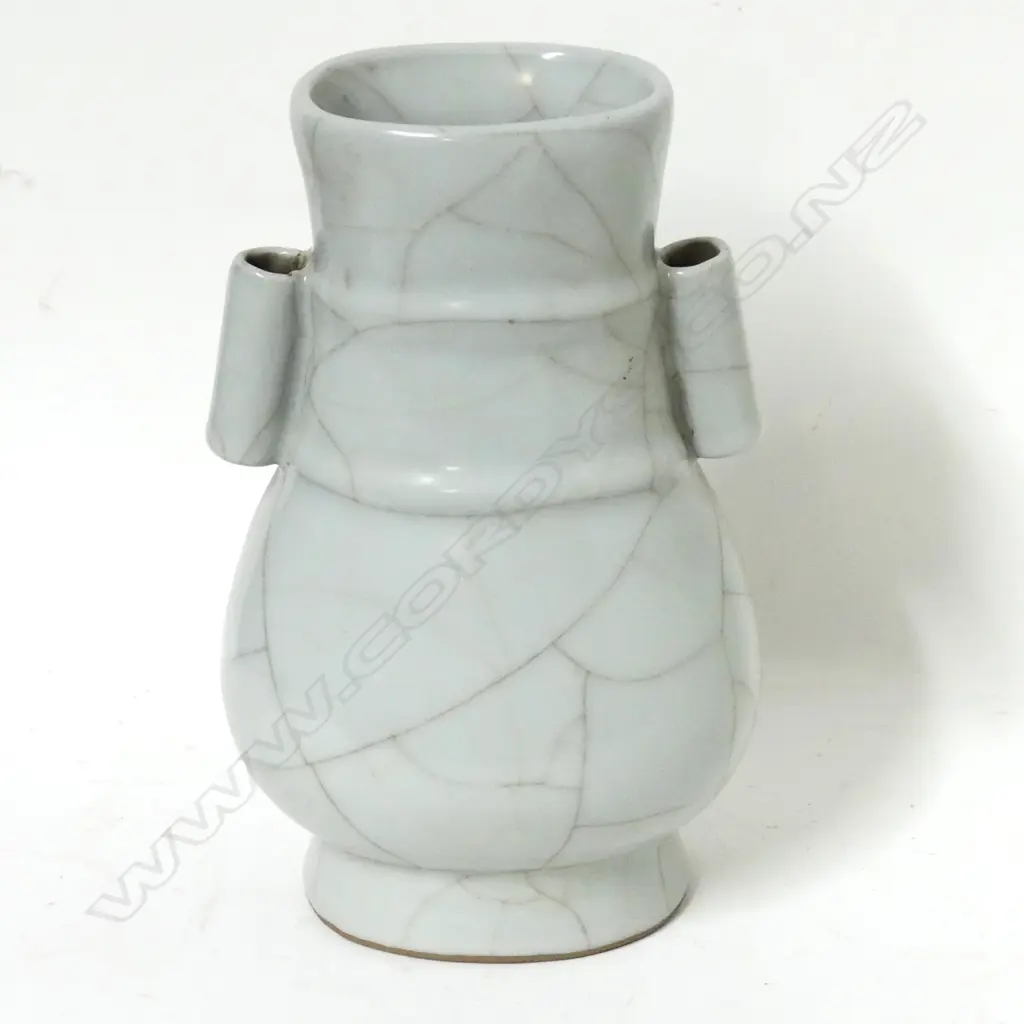 A Chinese 'arrow' vase Image 1++