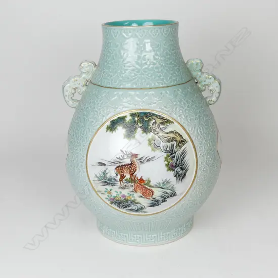A large Chinese porcelain vase