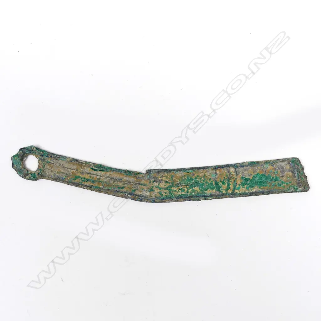An archaic Chinese bronze money knife Image 1++