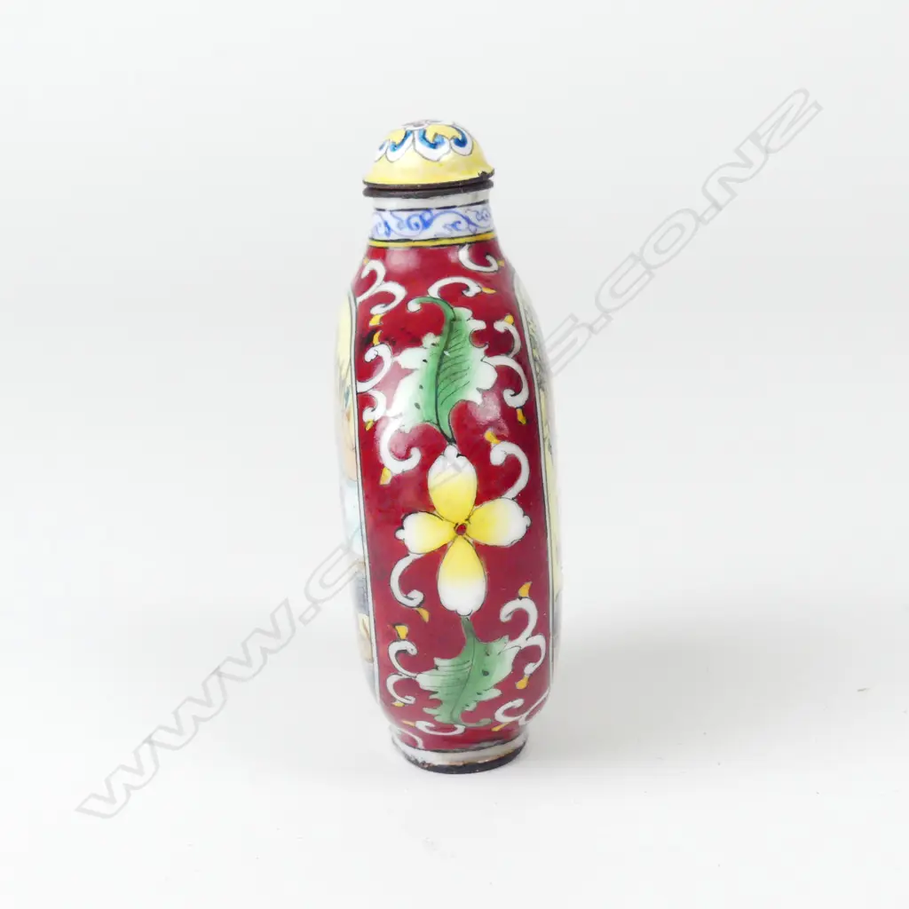 An Oriental finely enamelled flask form snuff bottle Image 1++