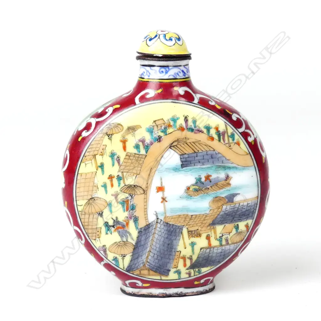 An Oriental finely enamelled flask form snuff bottle Image 1++