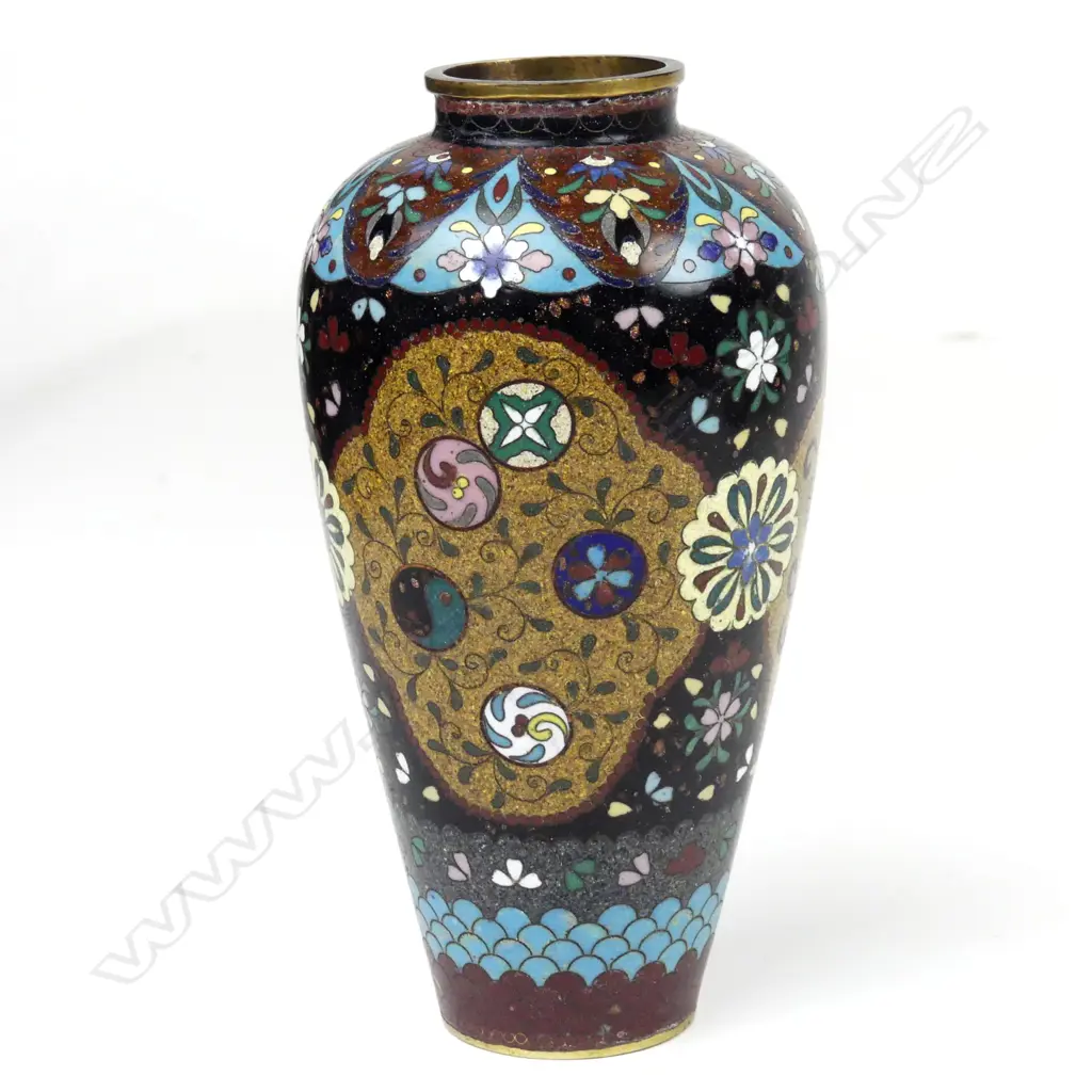 A Japanese cloisonné vase Image 1++