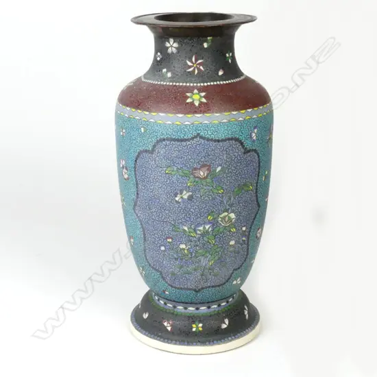 A large Meiji period Satsuma vase