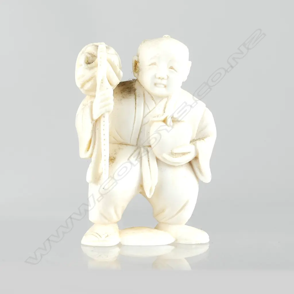 A Japanese ivory netsuke Image 1++