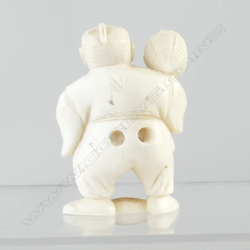A Japanese ivory netsuke Image 1++