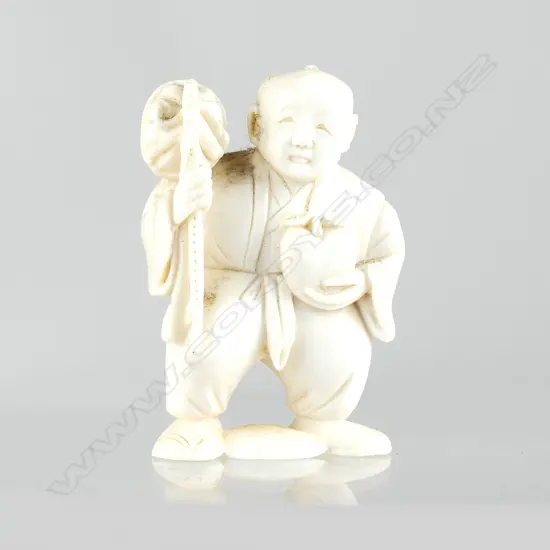 A Japanese ivory netsuke