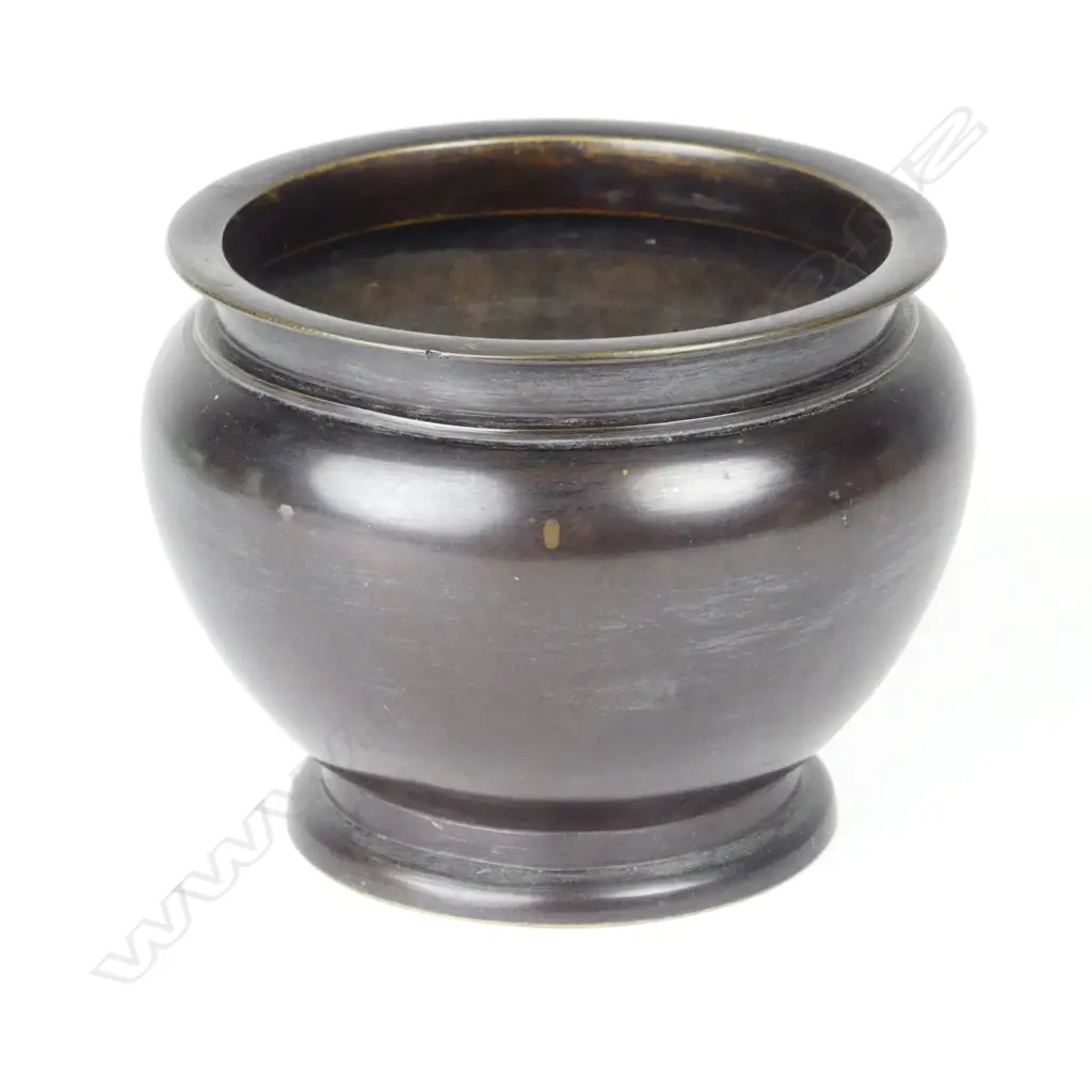 A Japanese Meiji bronze small jardinière with silver bird overlay Image 1++