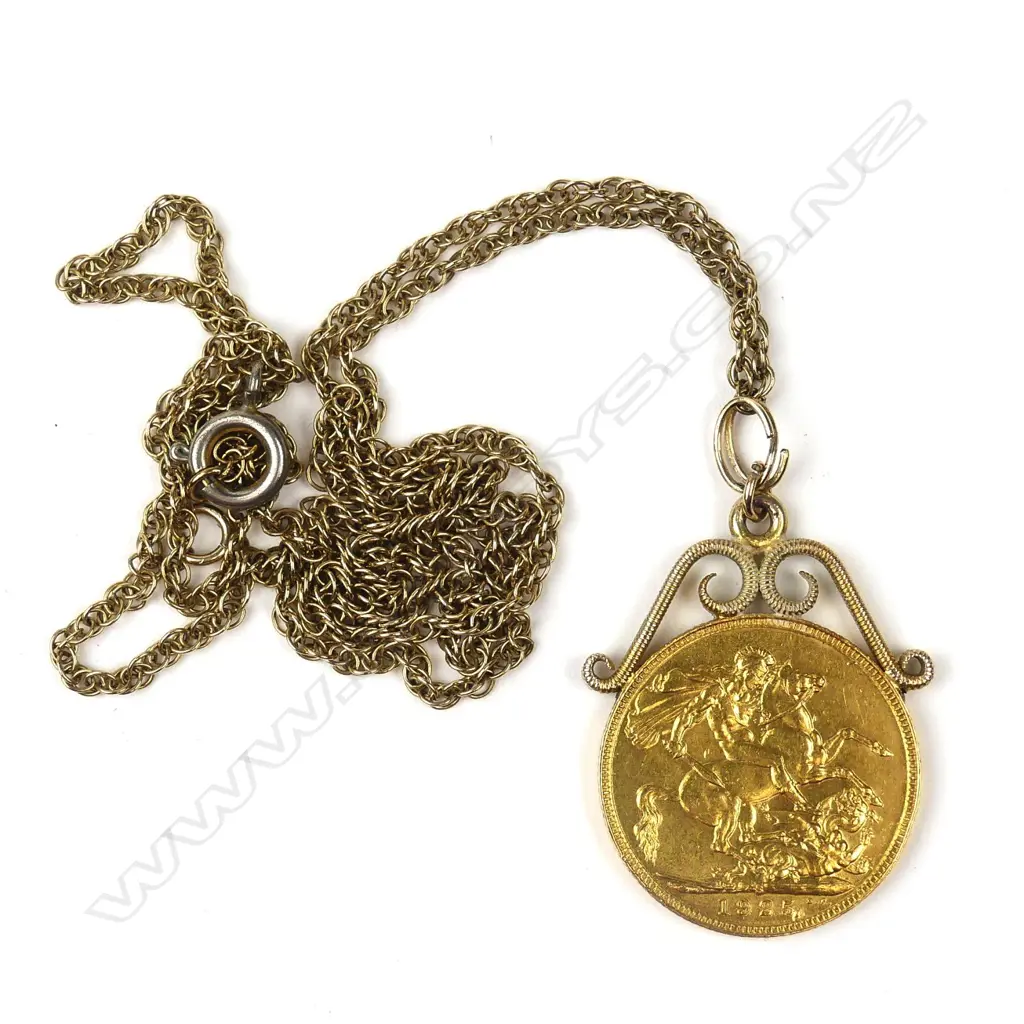 A 1925 full sovereign gold coin Image 1++