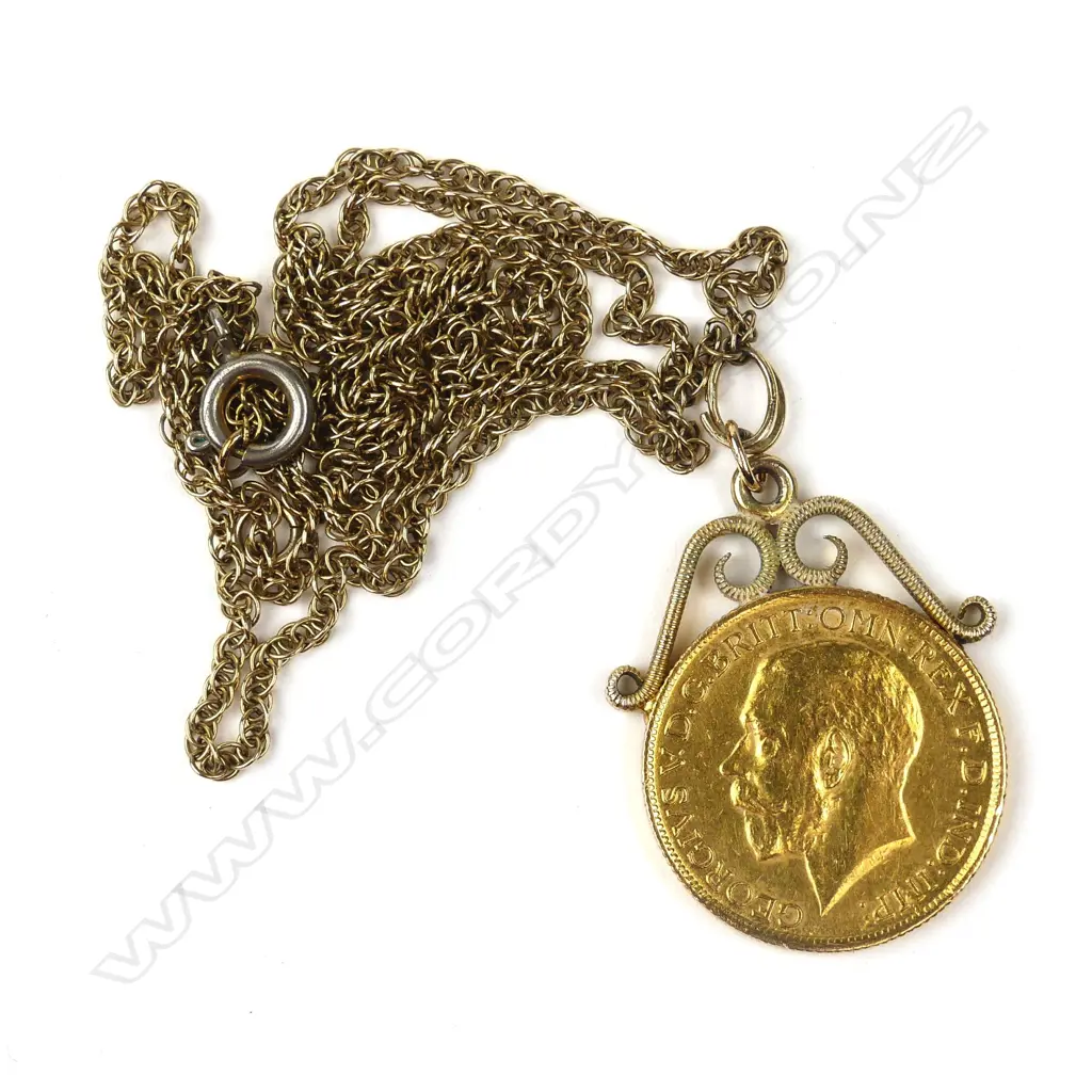 A 1925 full sovereign gold coin Image 1++