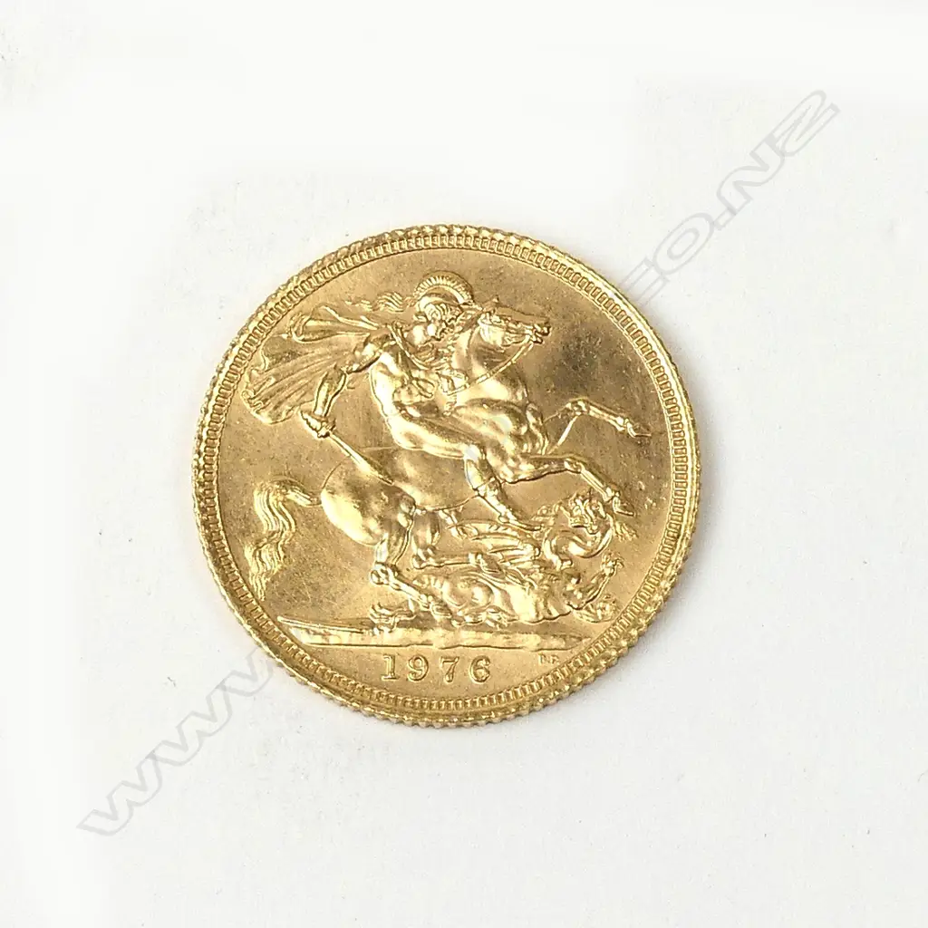 A 1976 full sovereign gold coin Image 1++