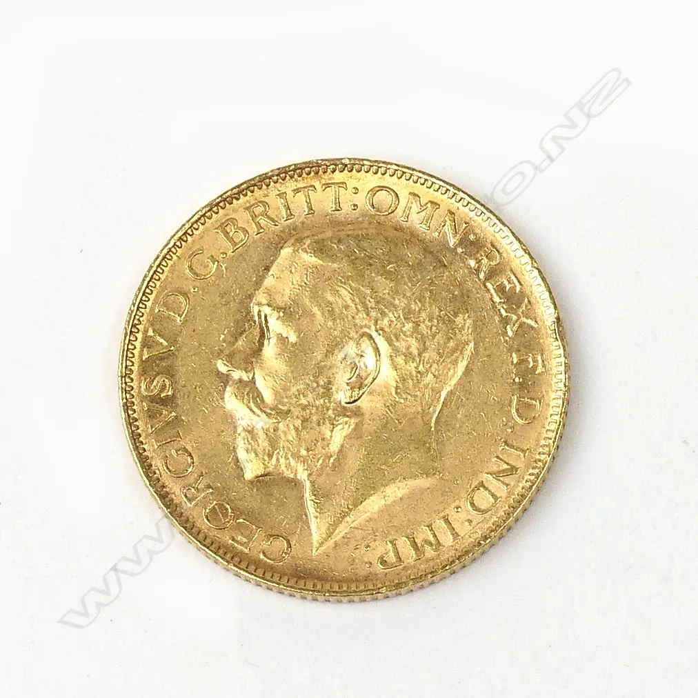A 1926 full sovereign gold coin Image 1++