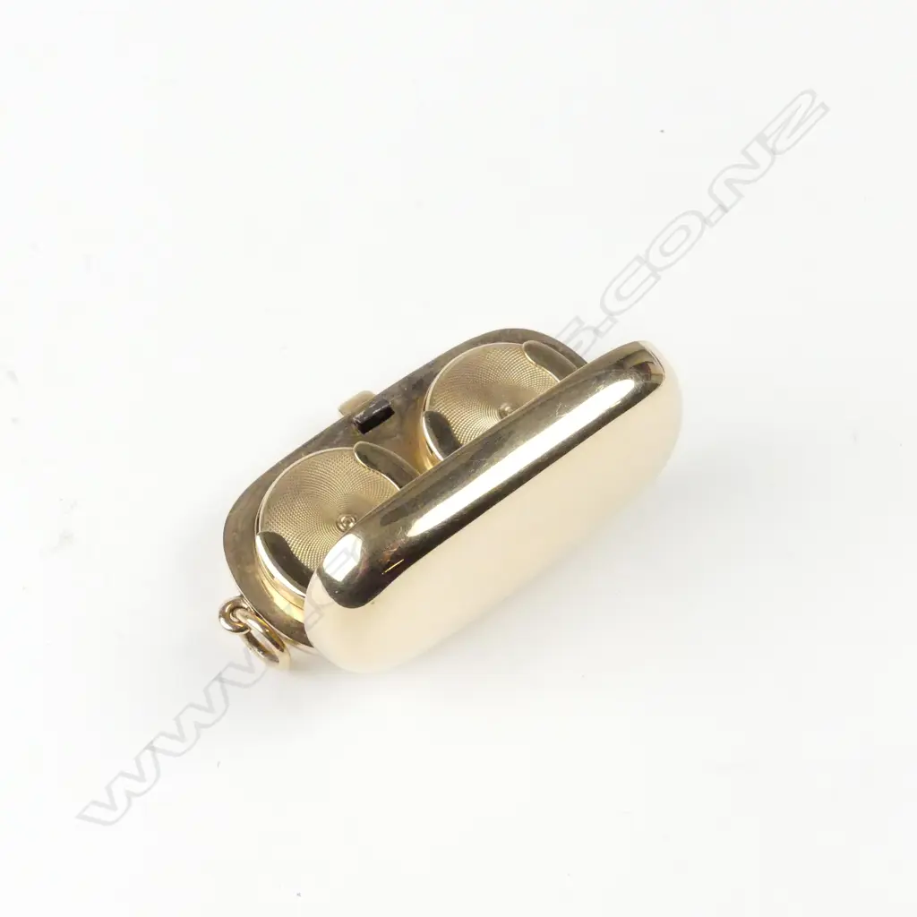 A good 9ct rose gold double sovereign case Image 1++