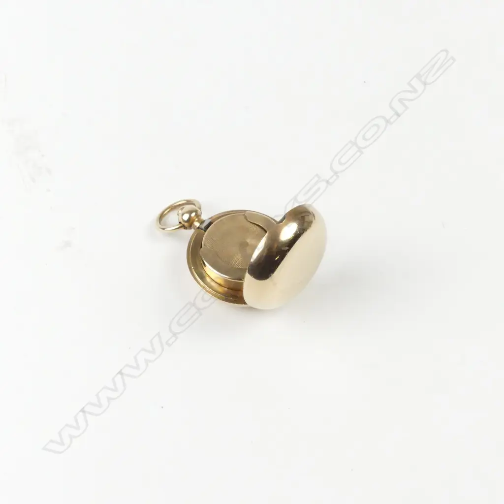 A good c1900 Dennison gold plated sovereign case Image 1++