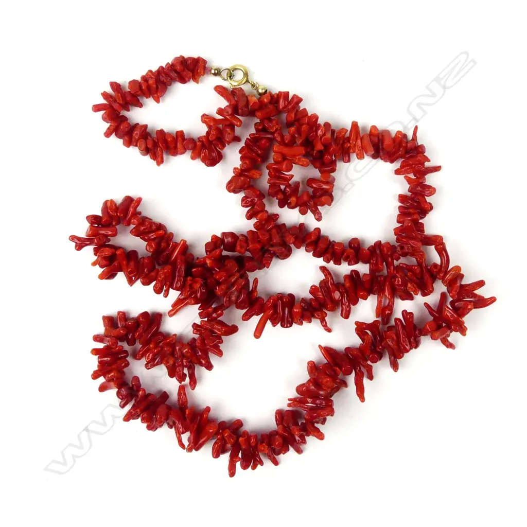 A vintage red coral necklace Image 1++