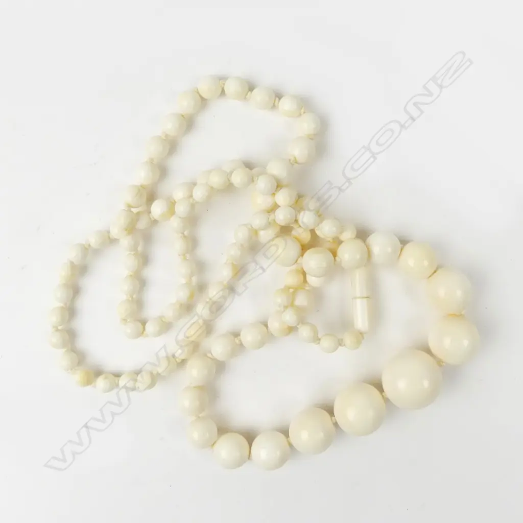 A vintage ivory bead necklace Image 1++