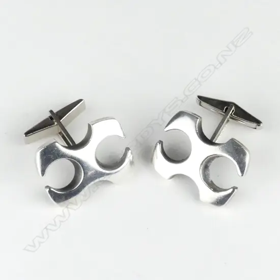 A pair of Peter Minturn silver cuff links