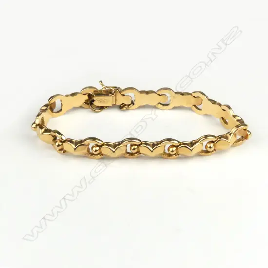 An 18ct gold bracelet