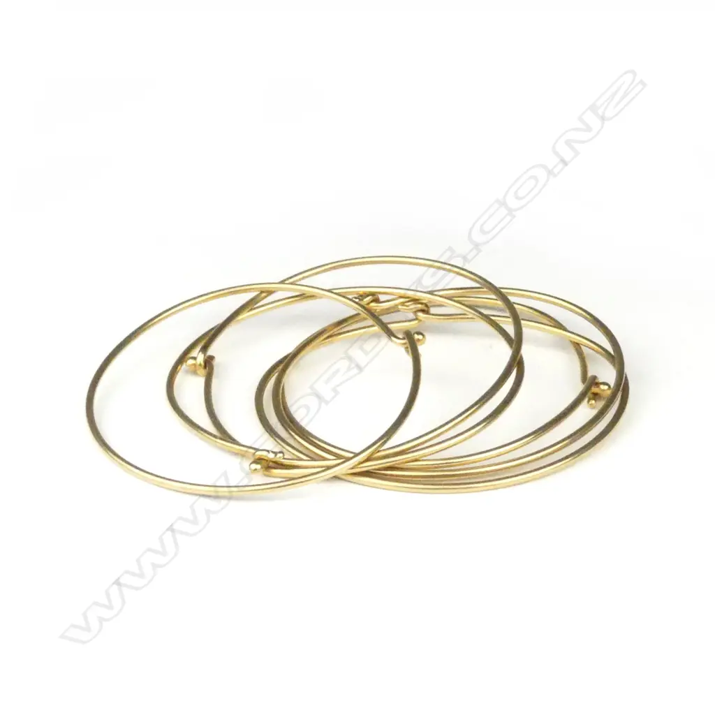 Six vintage 14ct. yellow gold bangles Image 1++