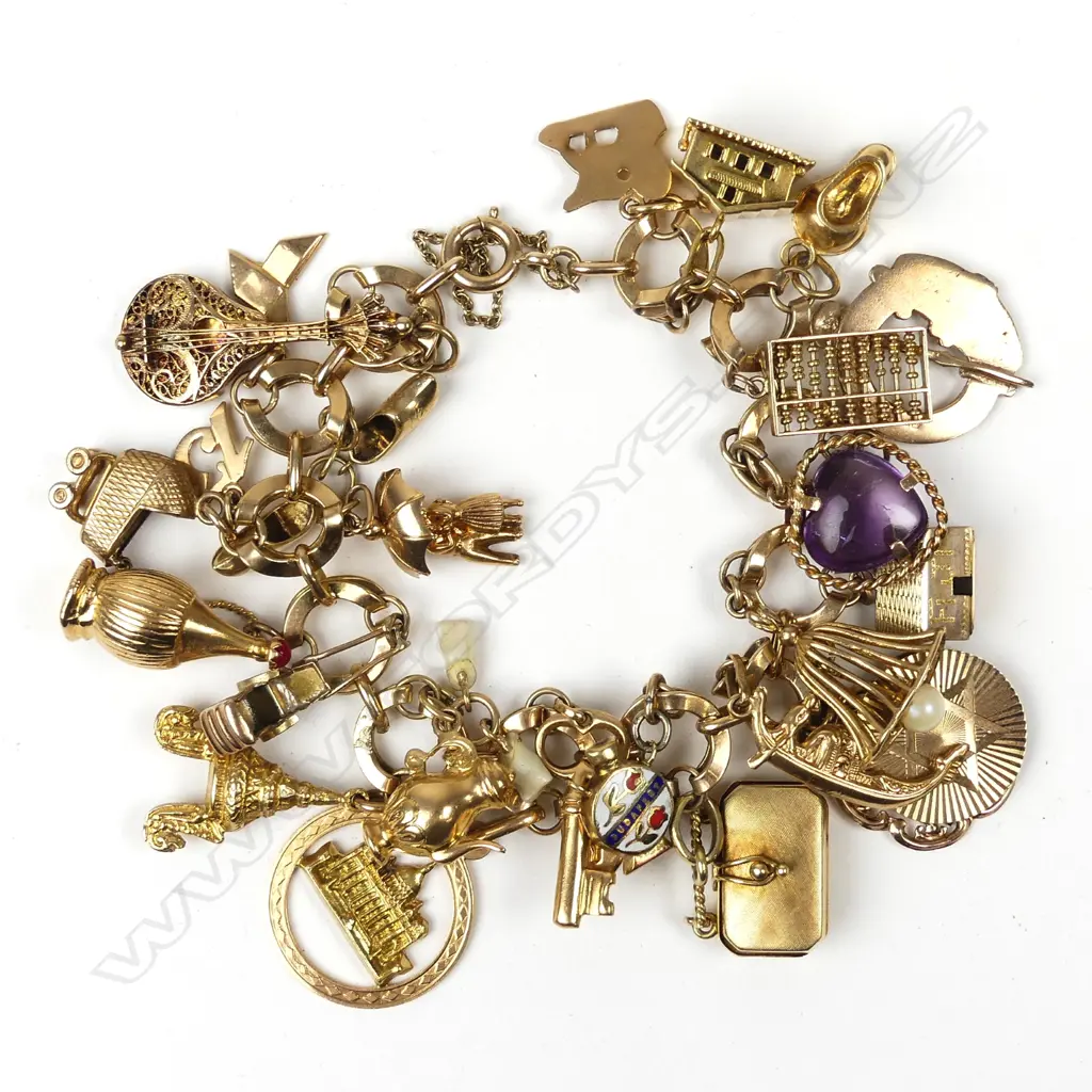 A vintage 9ct gold charm bracelet Image 1++