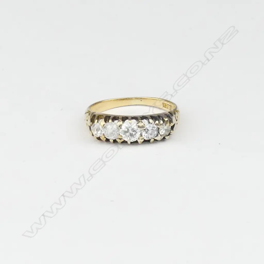 An 18ct gold and five stone diamond ring Image 1++