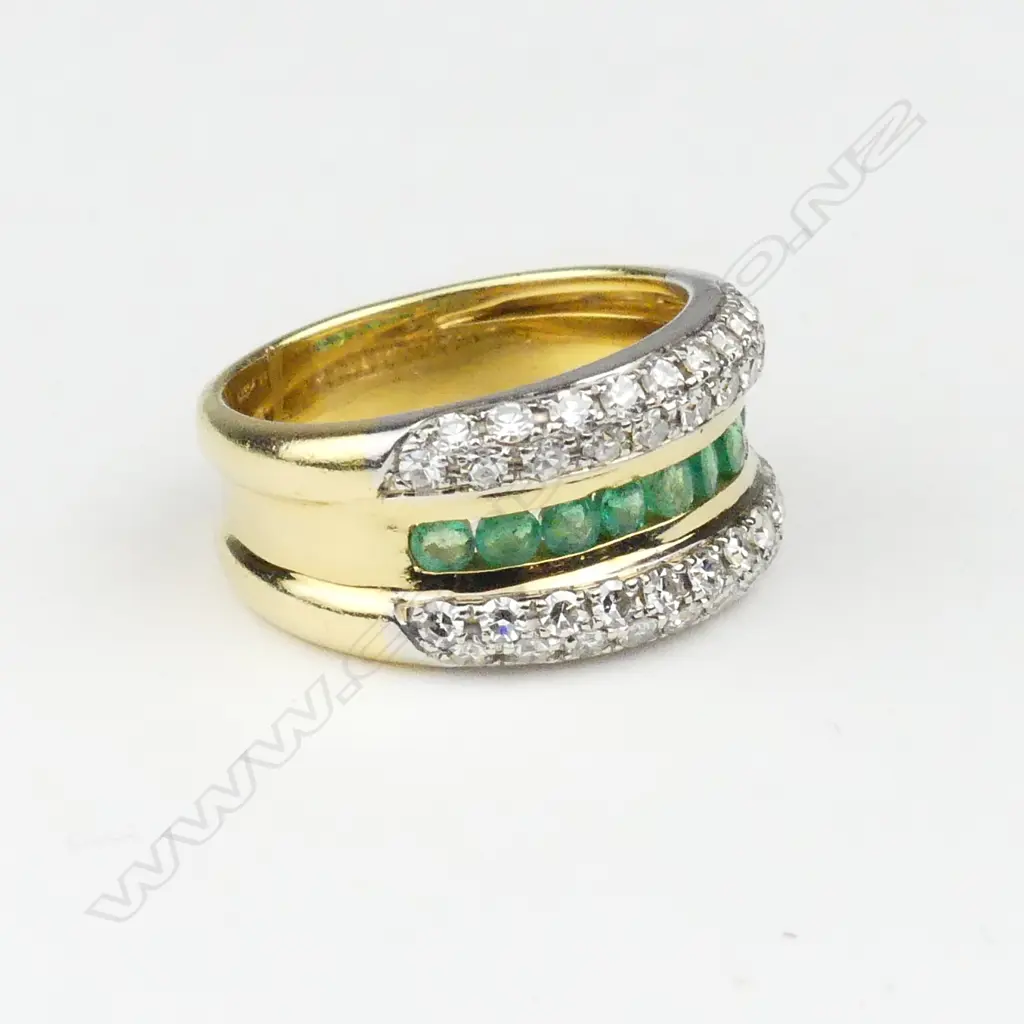 An 18ct gold diamond and emerald dress ring Image 1++