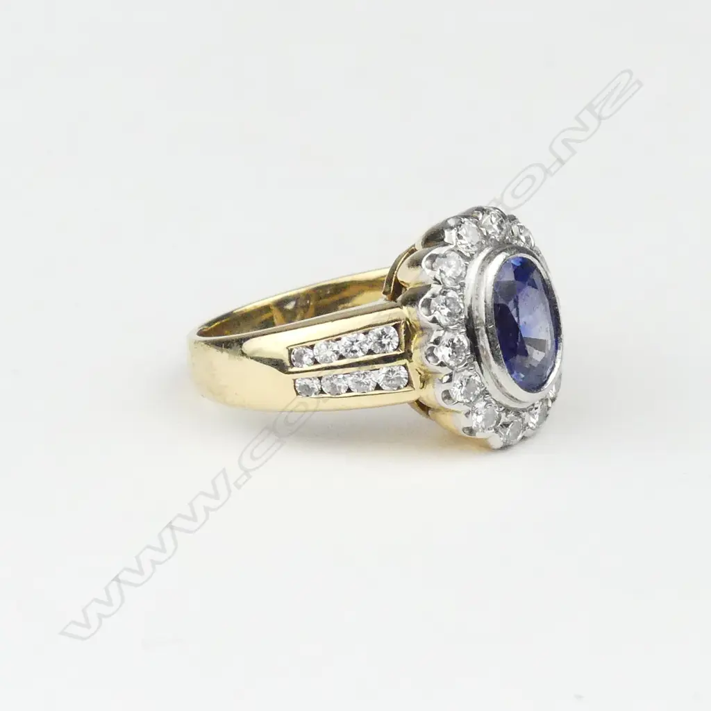 A lady’s vintage quality handmade 18ct yellow gold sapphire and diamond cluster ring Image 1++