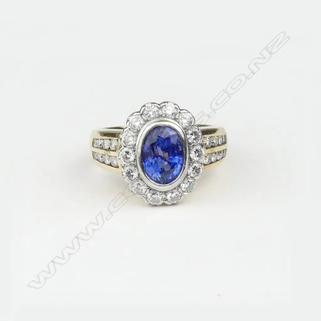 A lady’s vintage quality handmade 18ct yellow gold sapphire and diamond cluster ring Image 1++