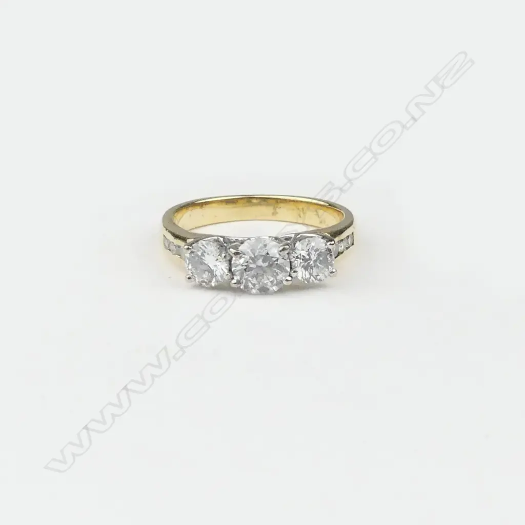 A good 18ct yellow & white gold ladies three stone diamond ring Image 1++
