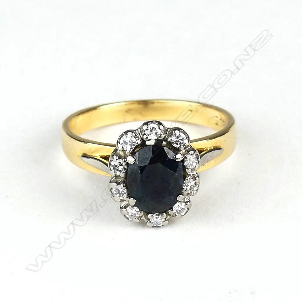An 18ct. lady's vintage sapphire and diamond cluster ring Image 1++