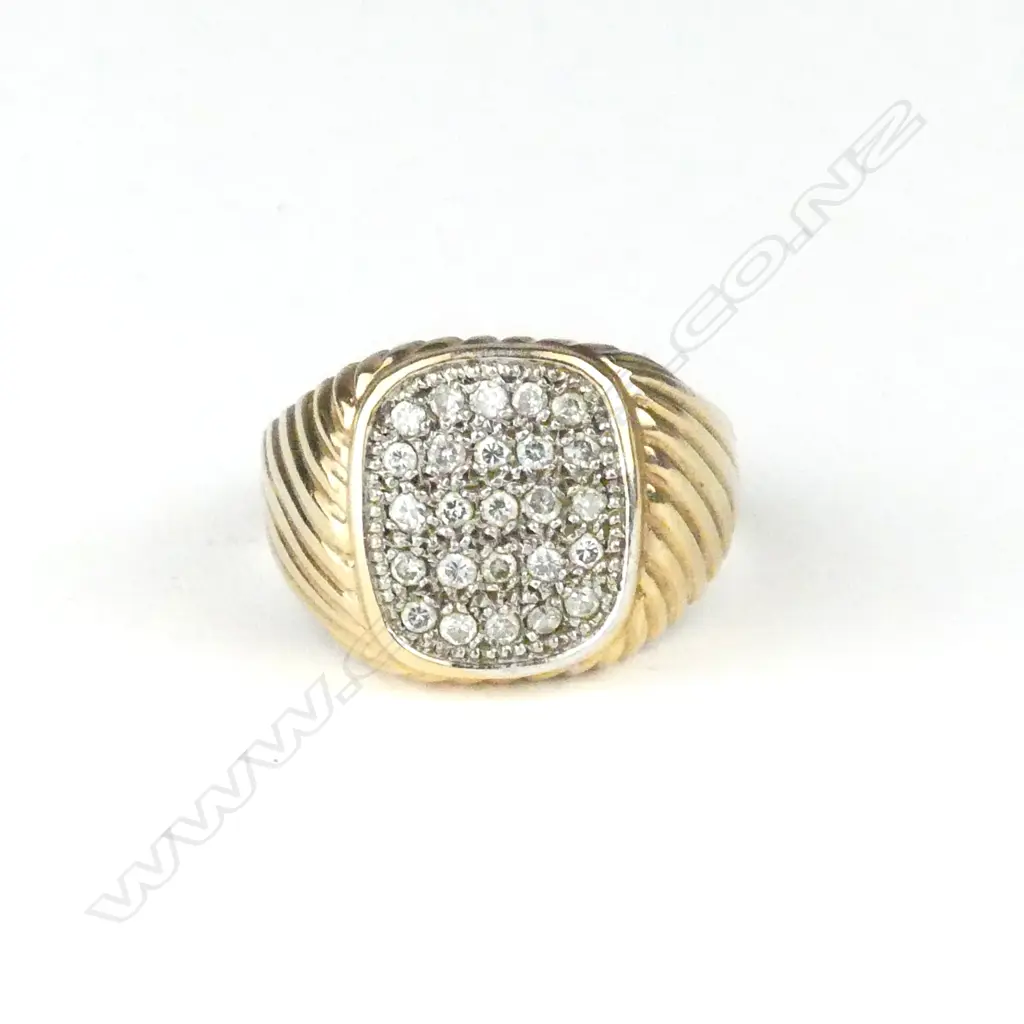 A heavy 9ct yellow gold and multi diamond gents ring Image 1++