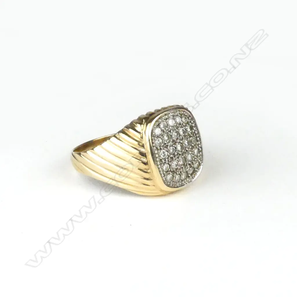 A heavy 9ct yellow gold and multi diamond gents ring Image 1++