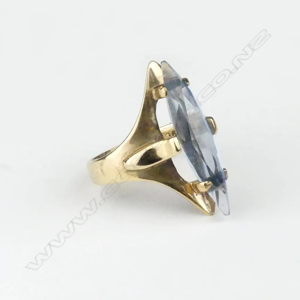 A 9ct yellow gold and blue stone retro ring Image 1++