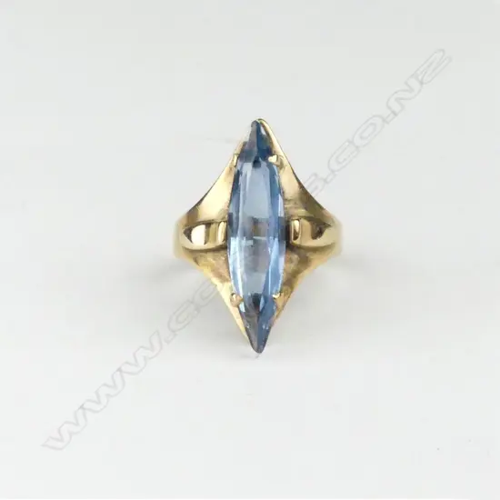 A 9ct yellow gold and blue stone retro ring