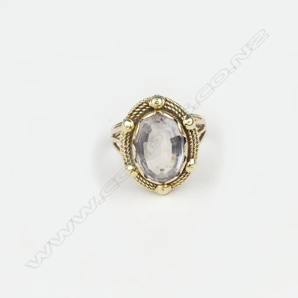 A retro 9ct gold and amethyst ring Image 1++