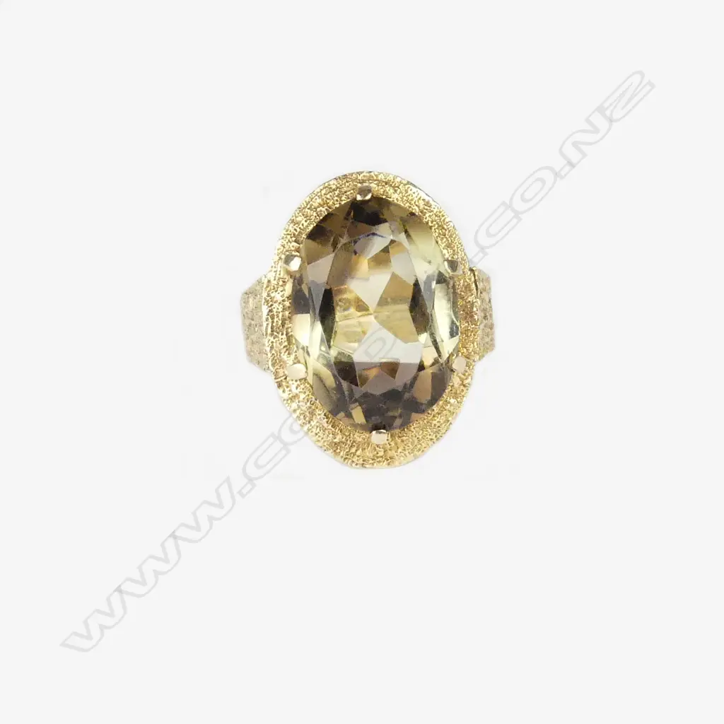 A retro 9ct gold and smoky quartz ring Image 1++