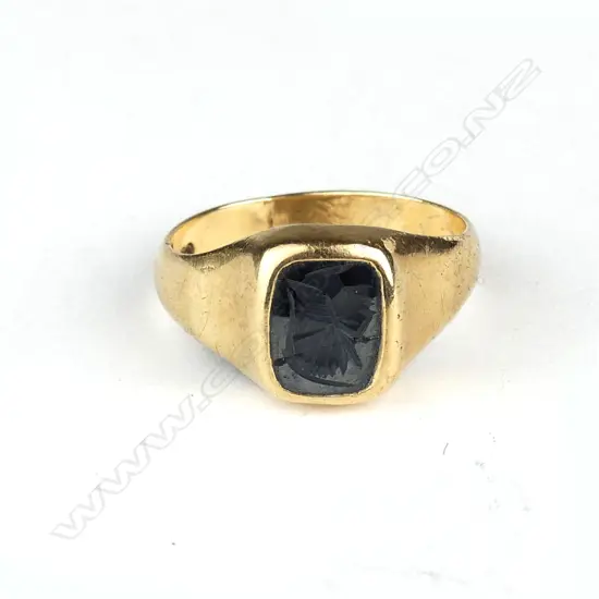 A 9ct. yellow gold vintage signet ring