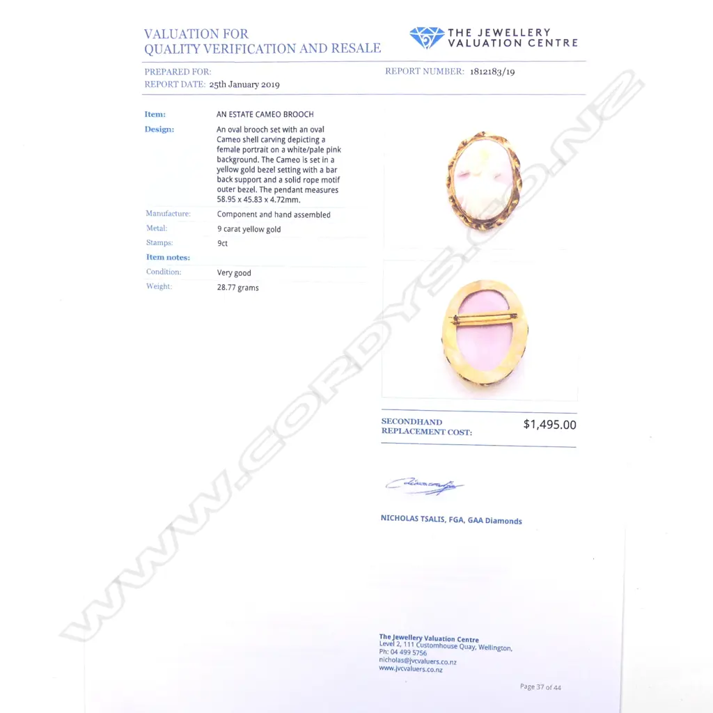 A vintage 9ct gold and cameo brooch Image 1++